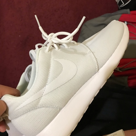 Women’s White Nike Roshe One - Picture 4 of 8